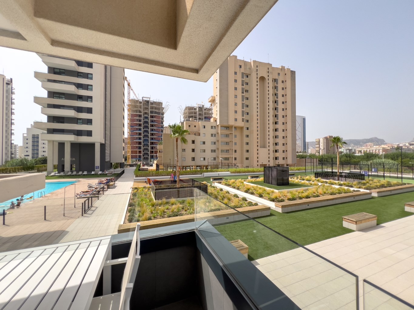 Contemporary Apartment with Pool, Gym & High Rental Potential - Photo 24