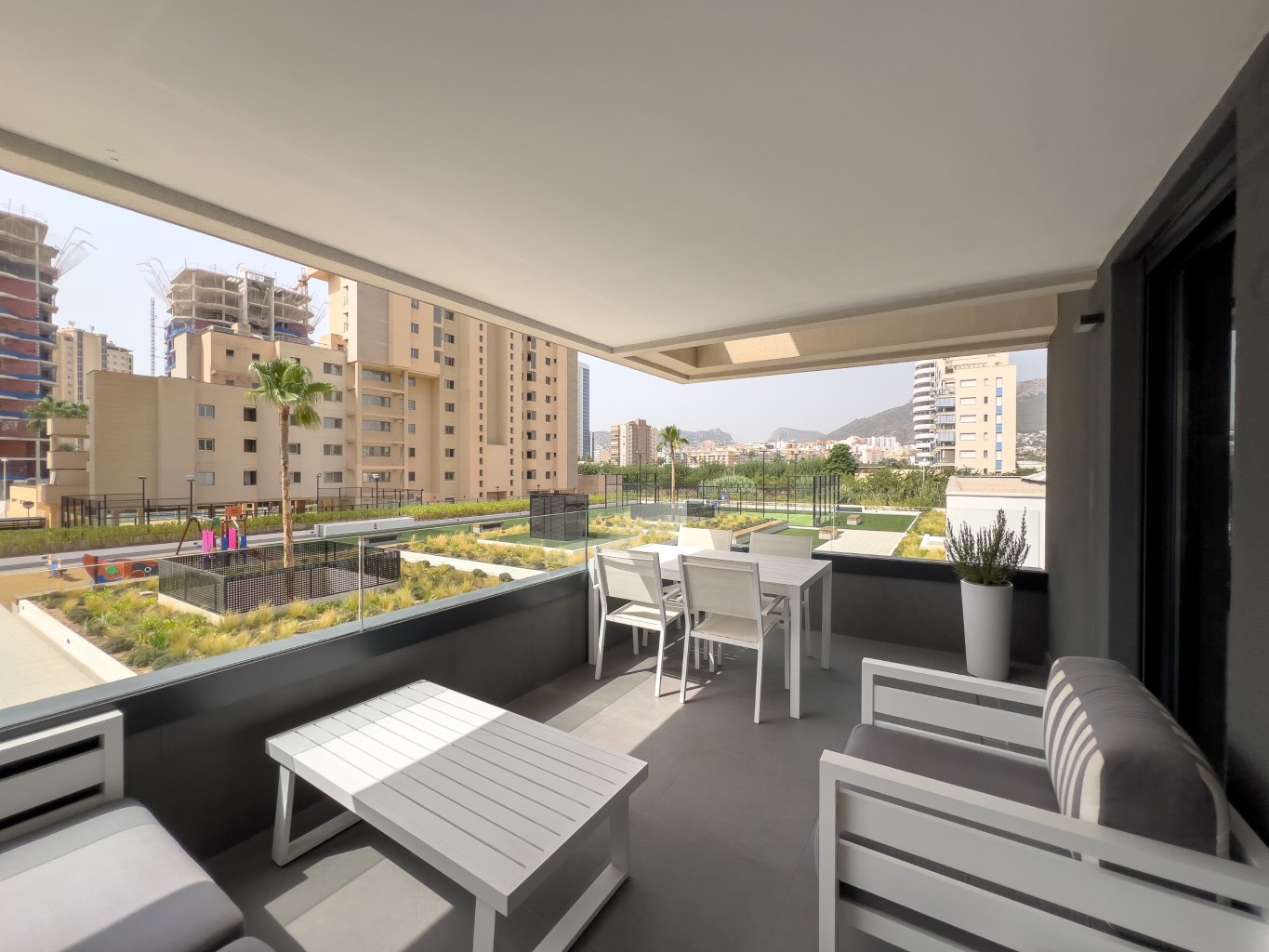 Apartamento contemporáneo con piscina, gimnasio y gran potencial de alquiler - Foto 2