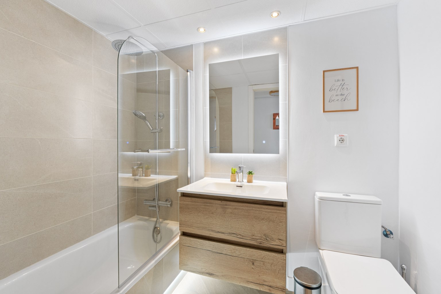 Renovated Apartment on the Frontline of La Fossa Beach, Calpe, with Panoramic Sea and Peñón de Ifach View - Photo 17