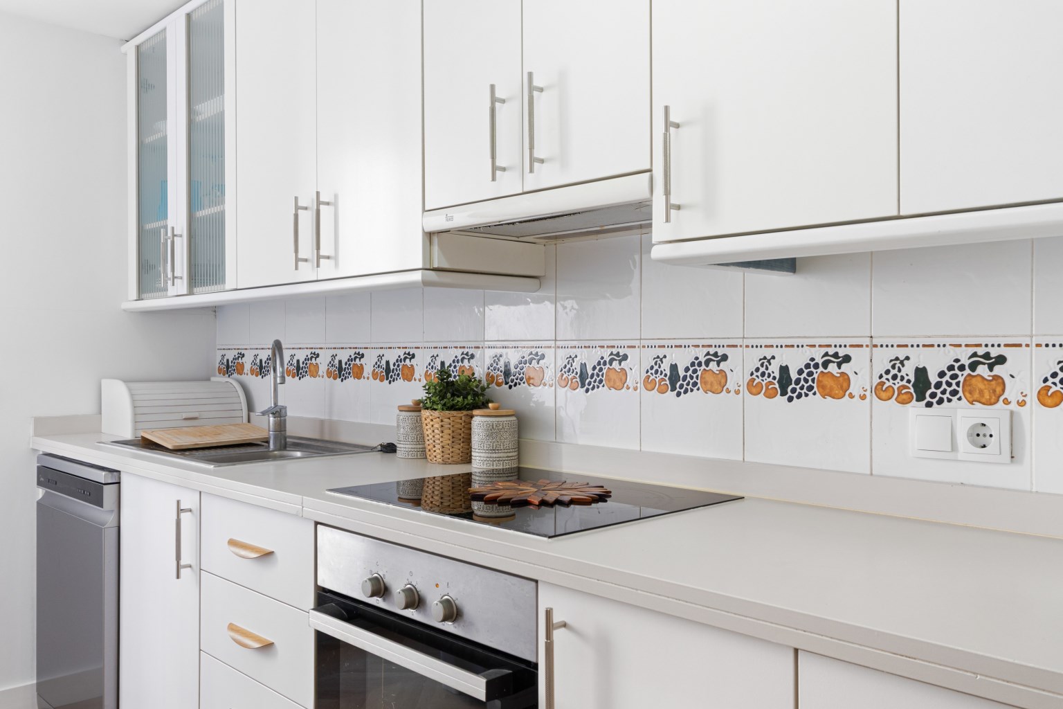 Renovated Apartment on the Frontline of La Fossa Beach, Calpe, with Panoramic Sea and Peñón de Ifach View - Photo 14