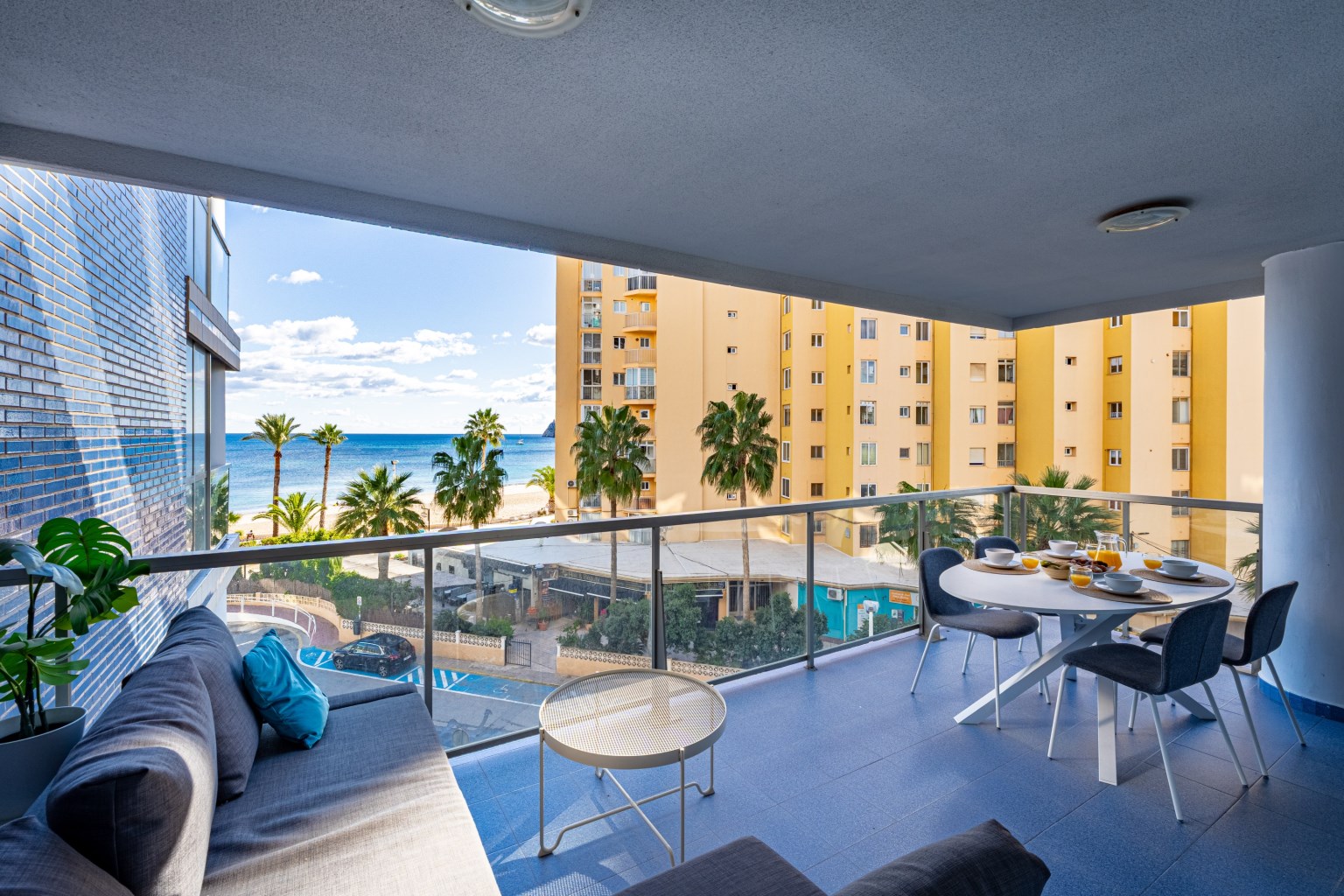 Renovated Apartment on the Frontline of La Fossa Beach, Calpe, with Panoramic Sea and Peñón de Ifach View - Photo 4