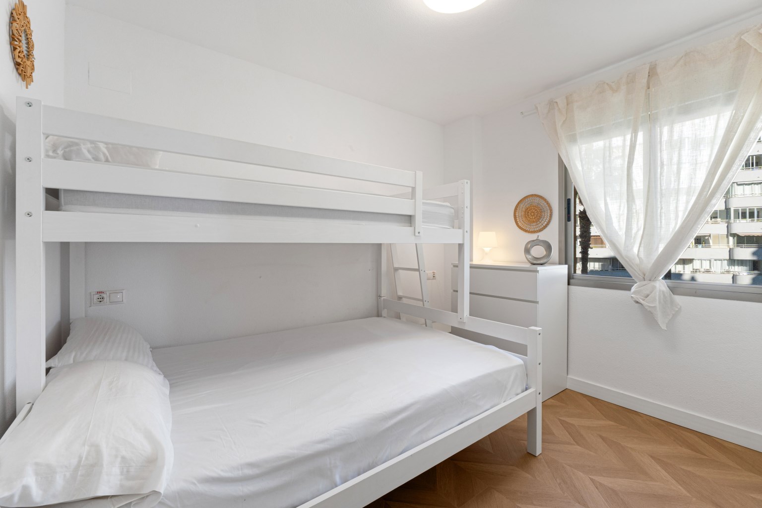 Renovated Apartment on the Frontline of La Fossa Beach, Calpe, with Panoramic Sea and Peñón de Ifach View - Photo 18