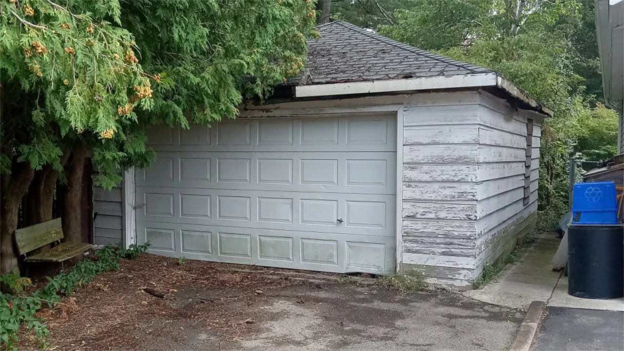 Low-Noise Garage Demolition in Markham