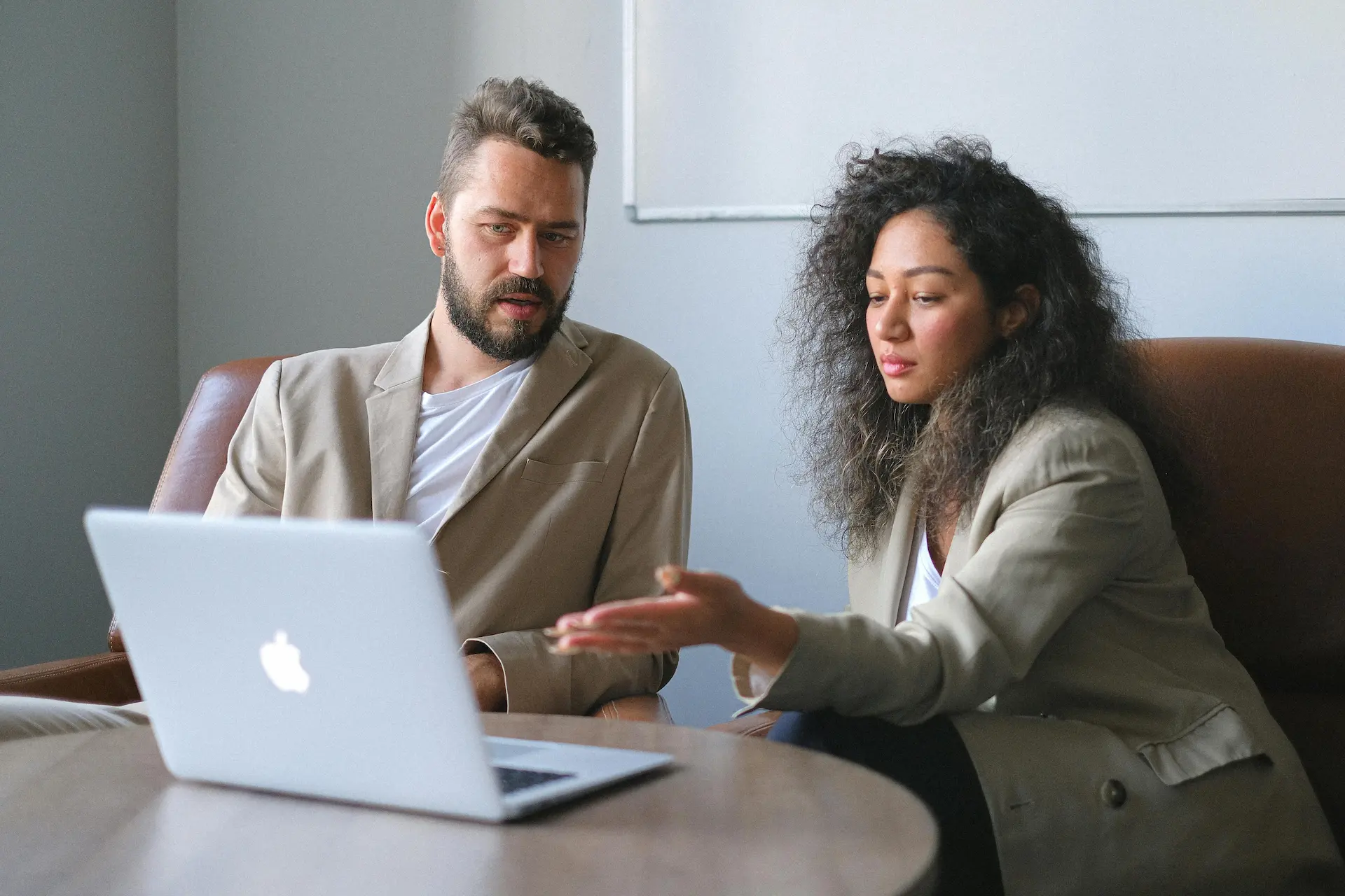 Découvrez comment le coaching digital peut être un levier crucial pour réussir vos transformations organisationnelles.