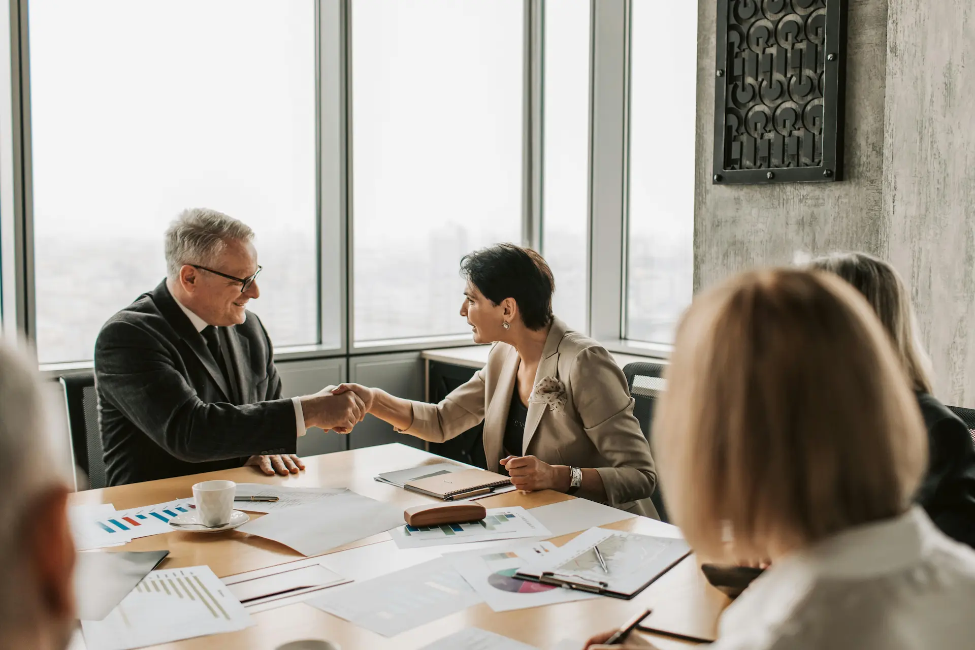 Découvrez comment le coaching digital maximise l'efficacité de la gestion du changement en entreprise et transforme les défis en opportunités de croissance.