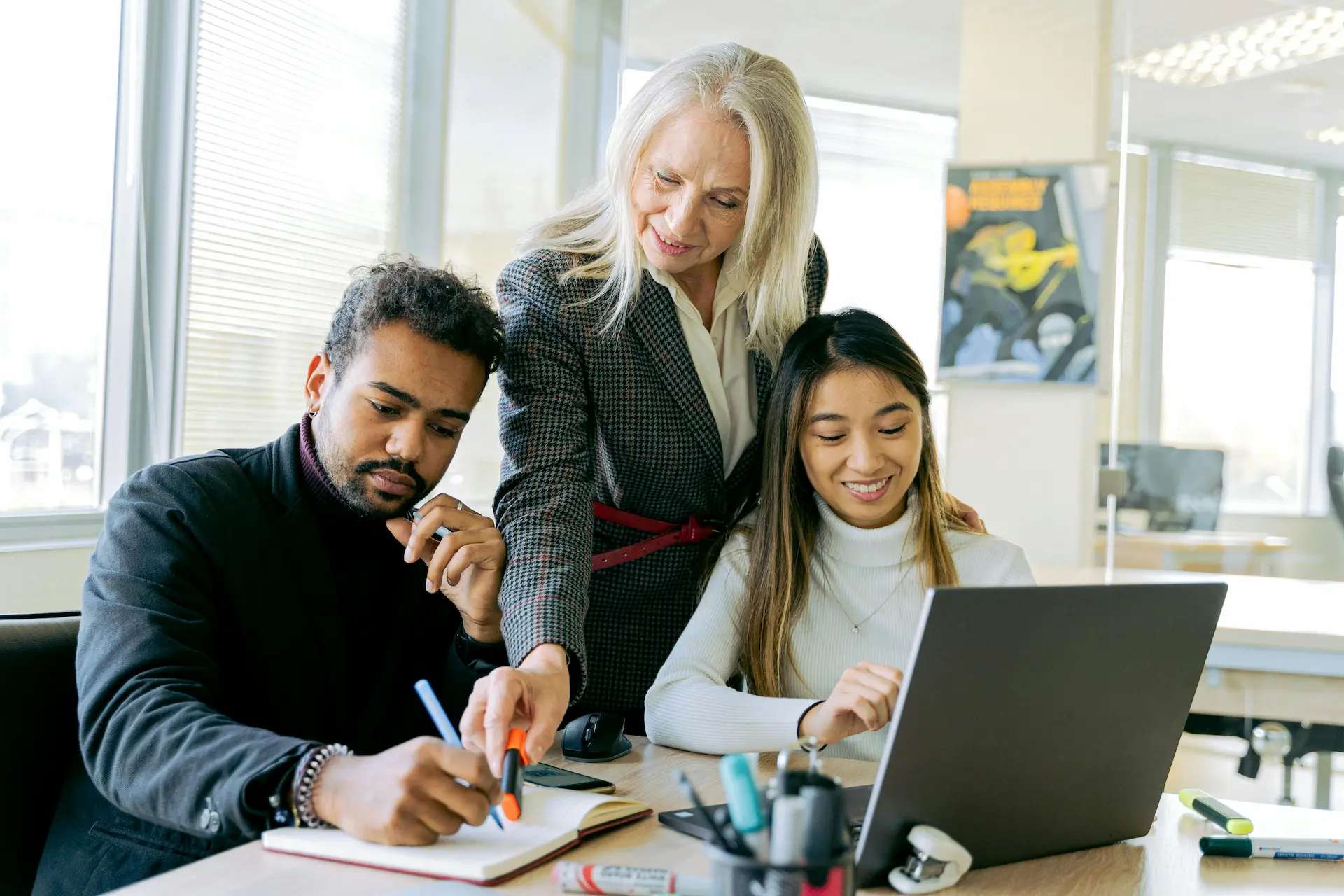 Inclusion en entreprise: découvrez comment bâtir une culture où chaque employé se sent valorisé, avec des pratiques et stratégies concrètes.
