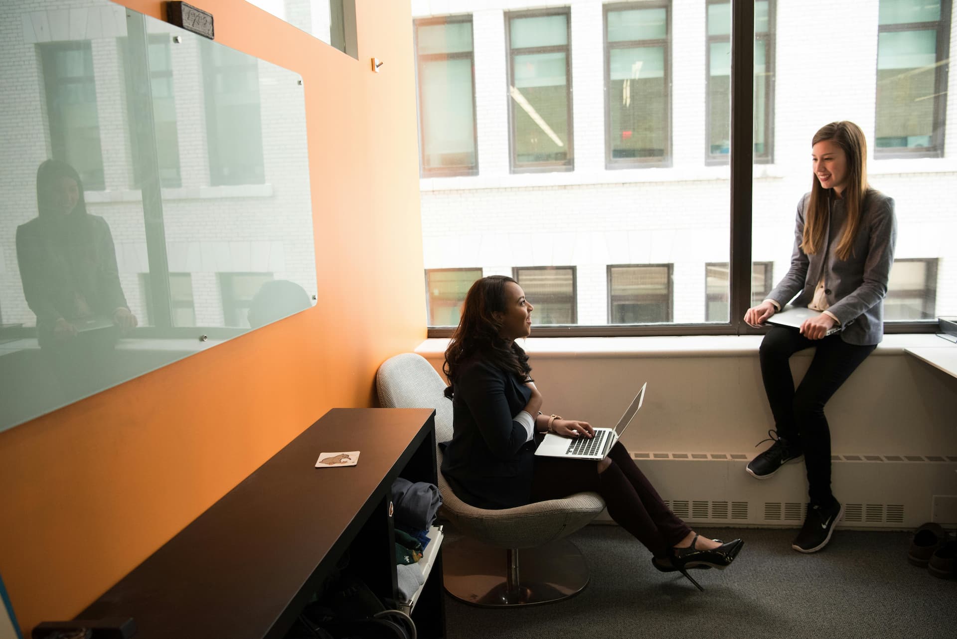 Améliorez l'efficacité managériale avec le coaching. Découvrez pourquoi cette approche gagne en popularité et son impact positif sur la performance des équipes.