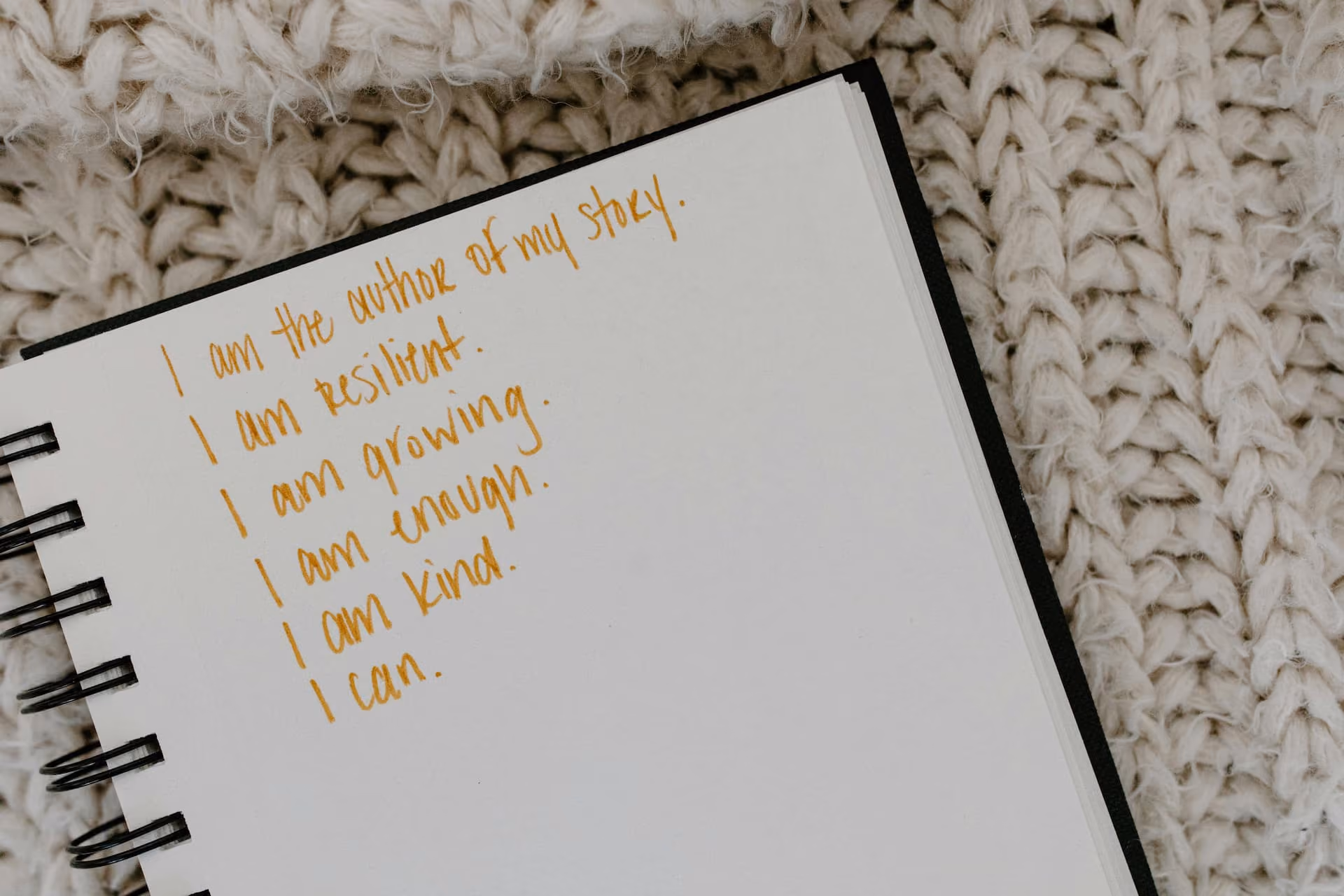 Positive Affirmationen im Coaching: Die Wissenschaft hinter der Selbstmotivation