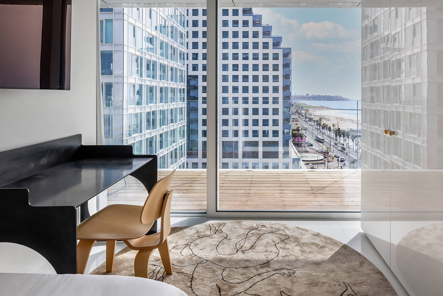 ALEX MEITLIS project - luxury handmade rug photo 3 - custom rugs for design projects