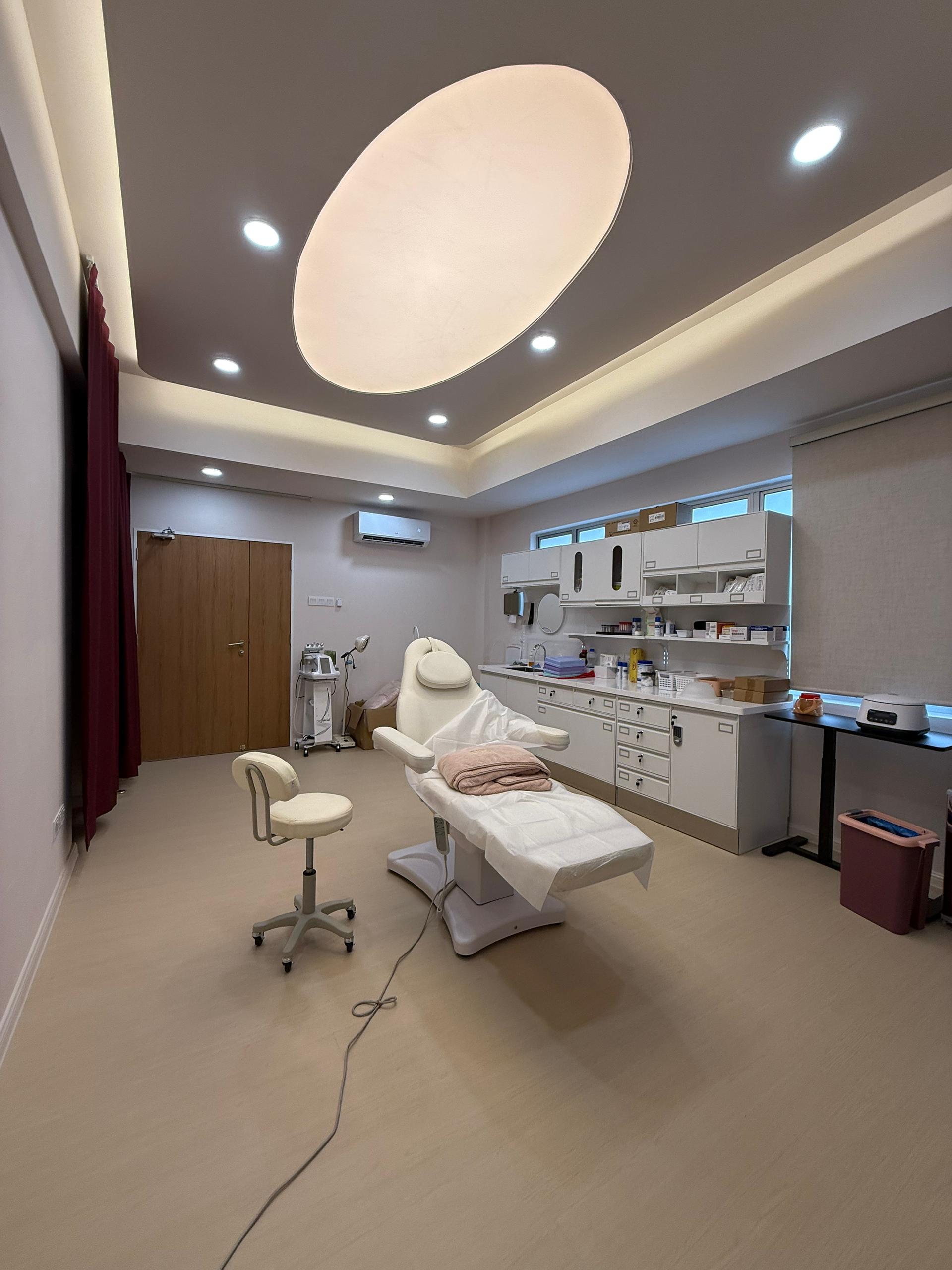 image of a doctor talking to a patient