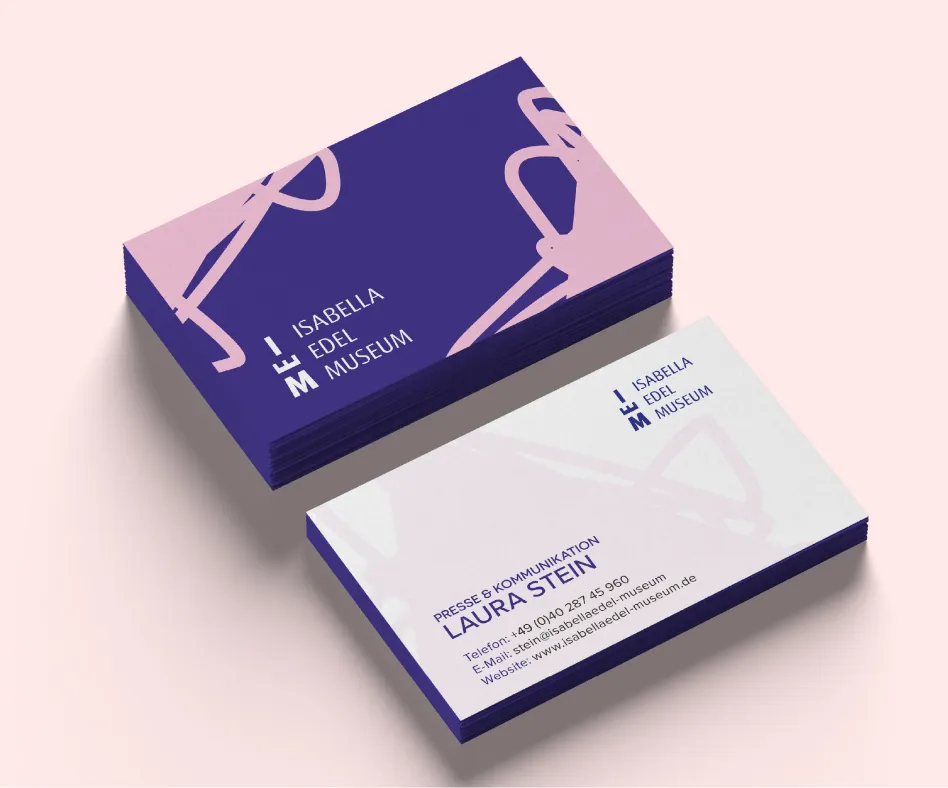 Visitenkarten des Isabella Edel Museums mit klarer Typografie, reduziertem Layout und Anwendung des Corporate Designs.