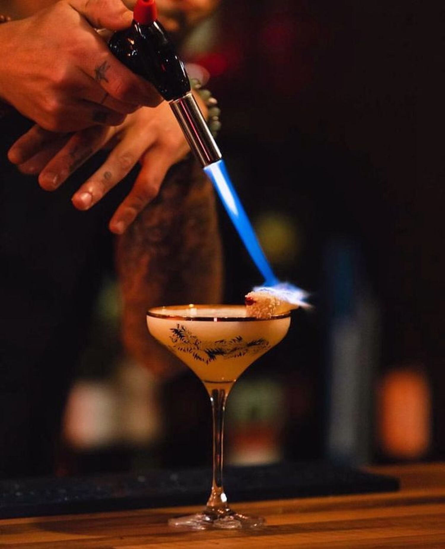 Bar du Jules-Edouard à Genève, ambiance chaleureuse et latine