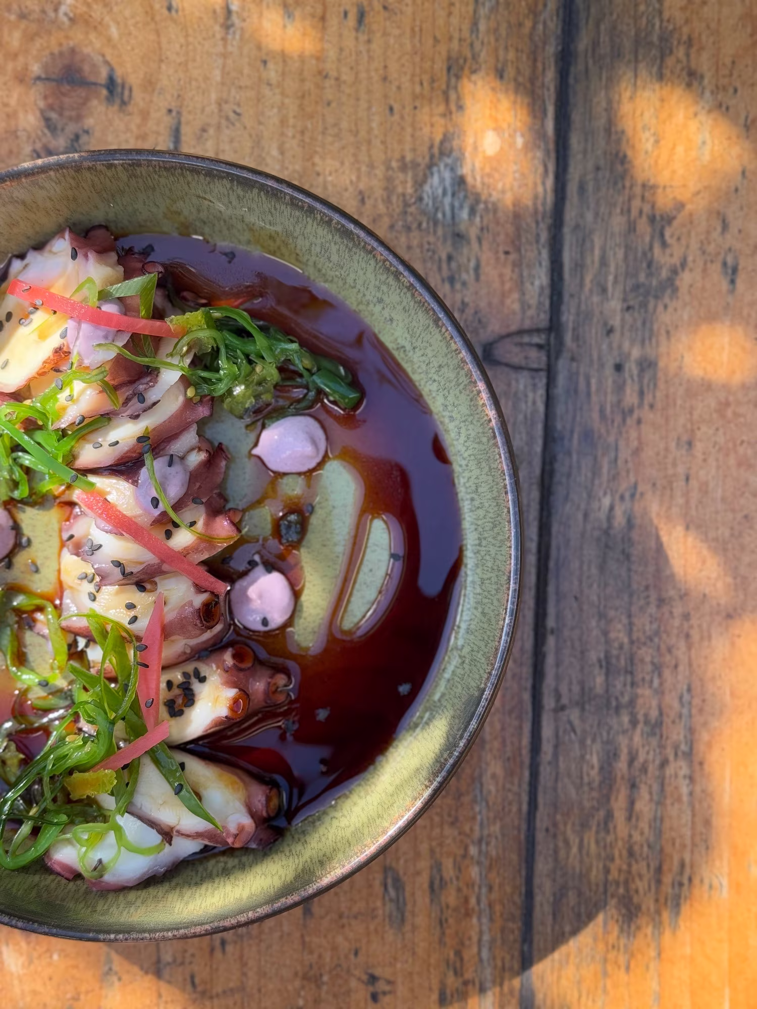 Tiradito de poulpe façon Nikkei au restaurant Péruvien Le Jules-Édouard