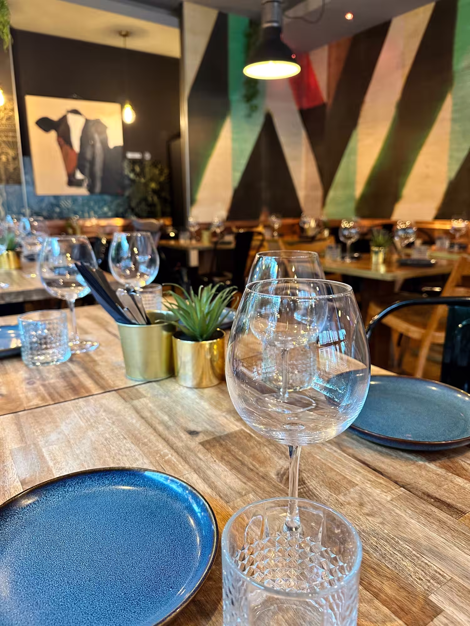 Dressage d'une table du restaurant Le Jules-Edouard à Genève avec décoration péruvienne