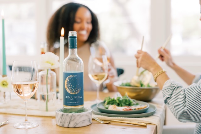 A bottle of Luna Nuda Pinot Grigio with its Stelvin screw cap closure