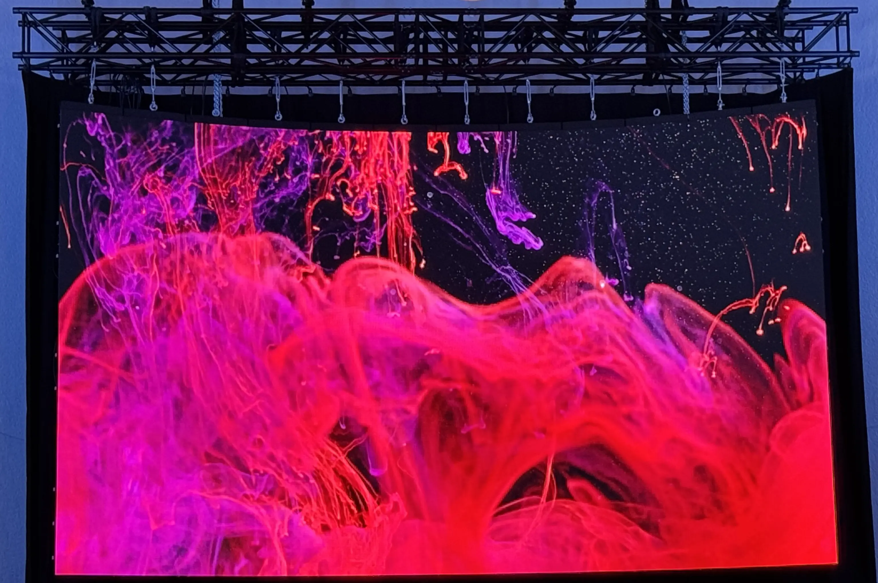 LED Wand Installation von Kampro