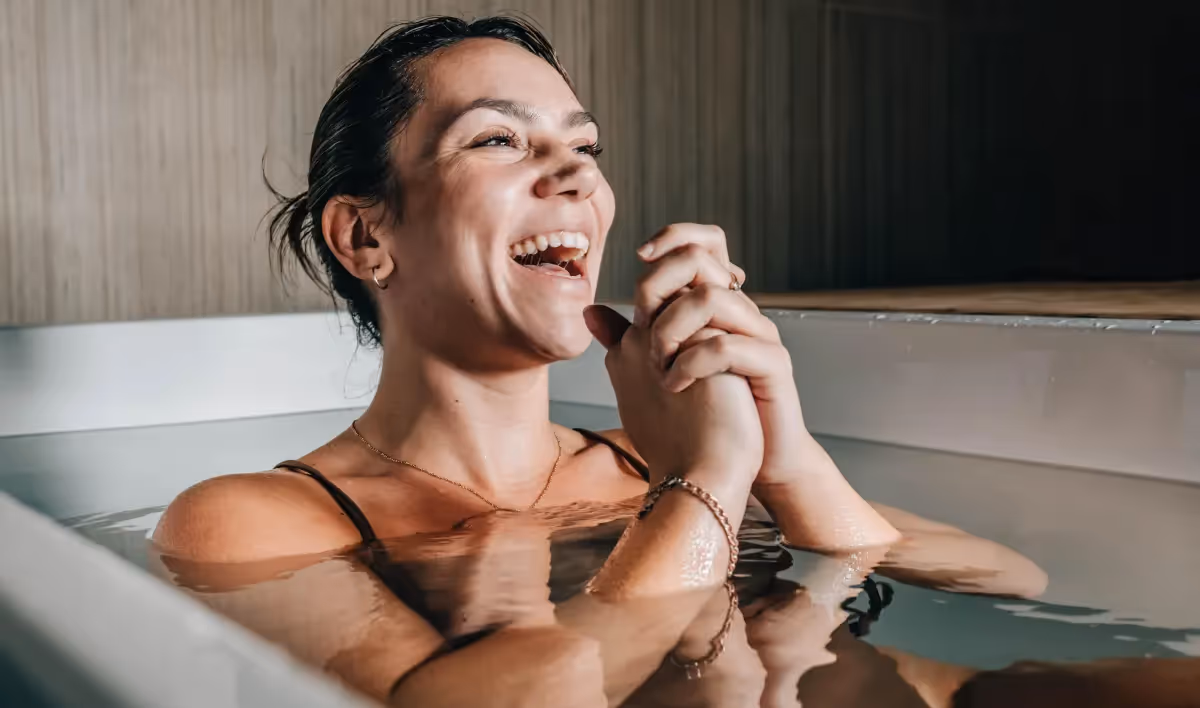 A lady in pool smiling