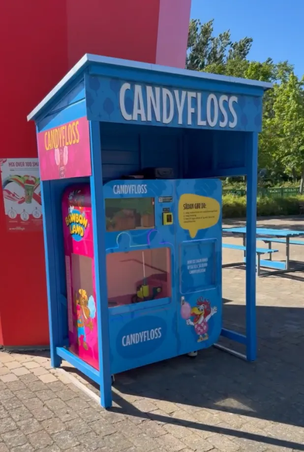 Vend-Me cotton candy machine with a fully branded custom roof at BonBon-Land