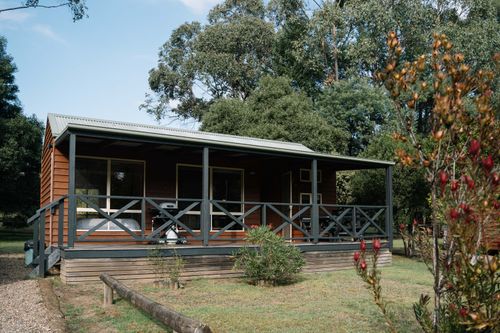 Exterior of the Cedar Cabin at Harrietville Cabins, featuring a Queen bed and a Triple Bunk, ideal for families and small groups in Victoria’s High Country