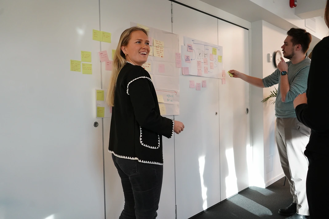 Gture employee hosting a AI workshop with clients