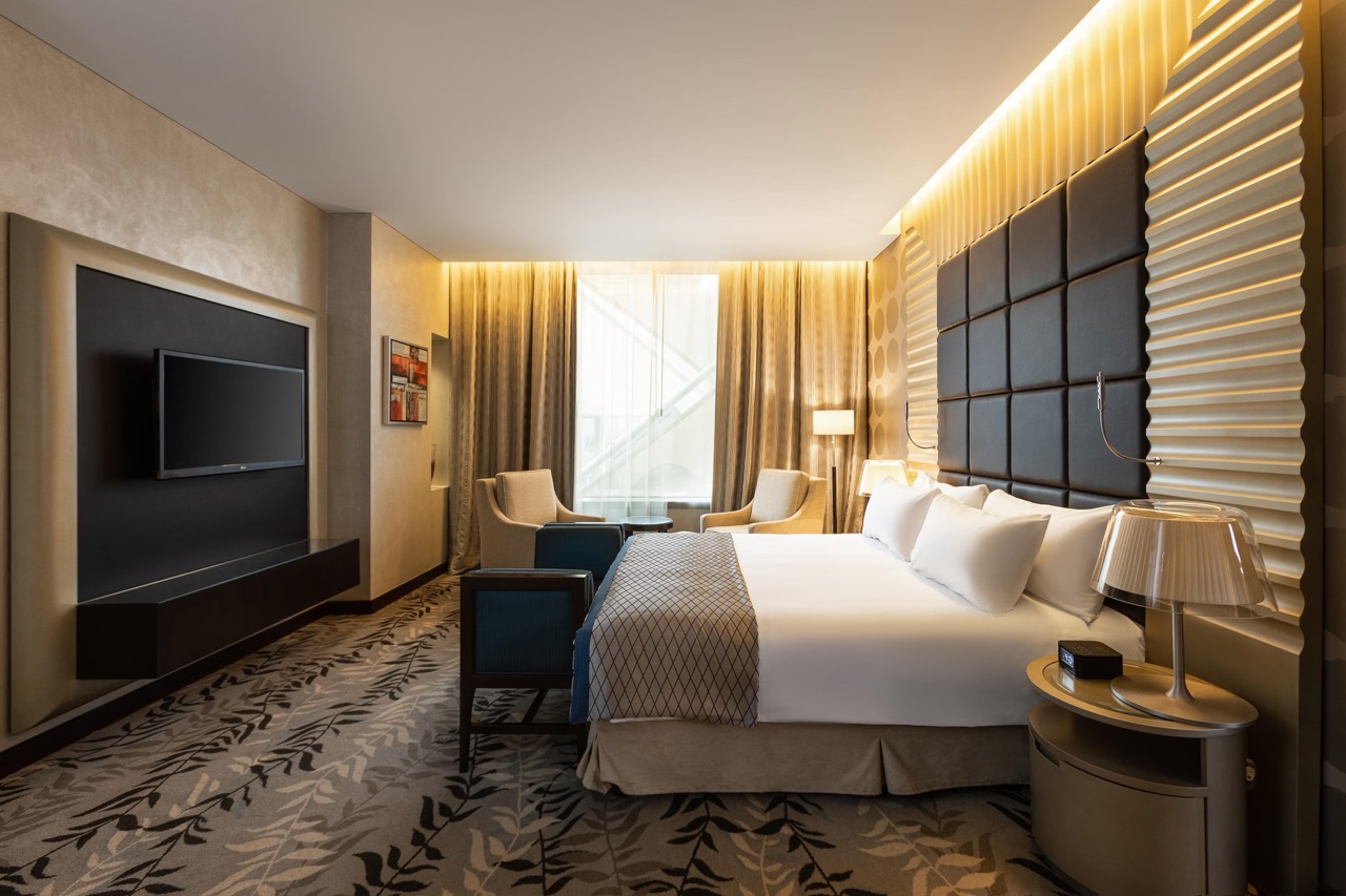 Crowne Plaza hotel room photo