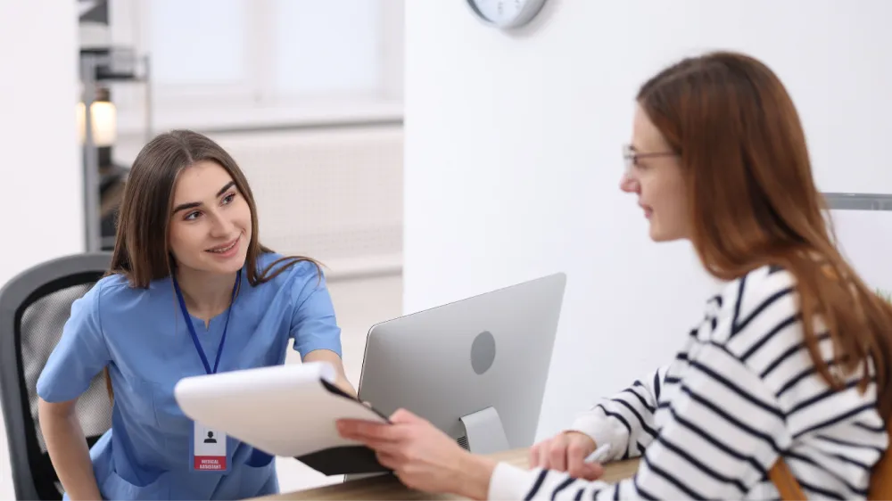 Foto vom Empfang in einer Arztpraxis