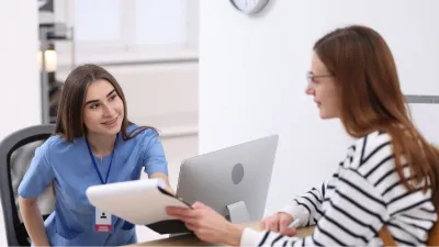 Foto vom Empfang in einer Arztpraxis