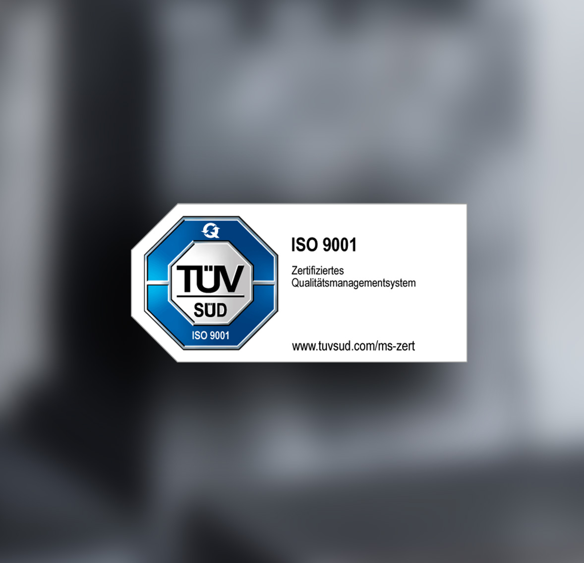 TÜV SÜD ISO 9001 Zertifikatssiegel mit Text für zertifiziertes Qualitätsmanagementsystem und Webadresse.