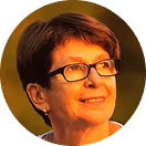 Frau mit Brille, Porträt im Gespräch