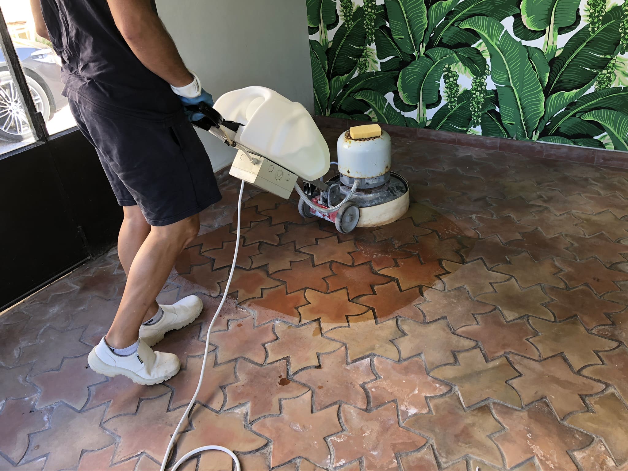 Rénovation et traitement d’un sol en terre cuite ancienne au Cap d’Antibes