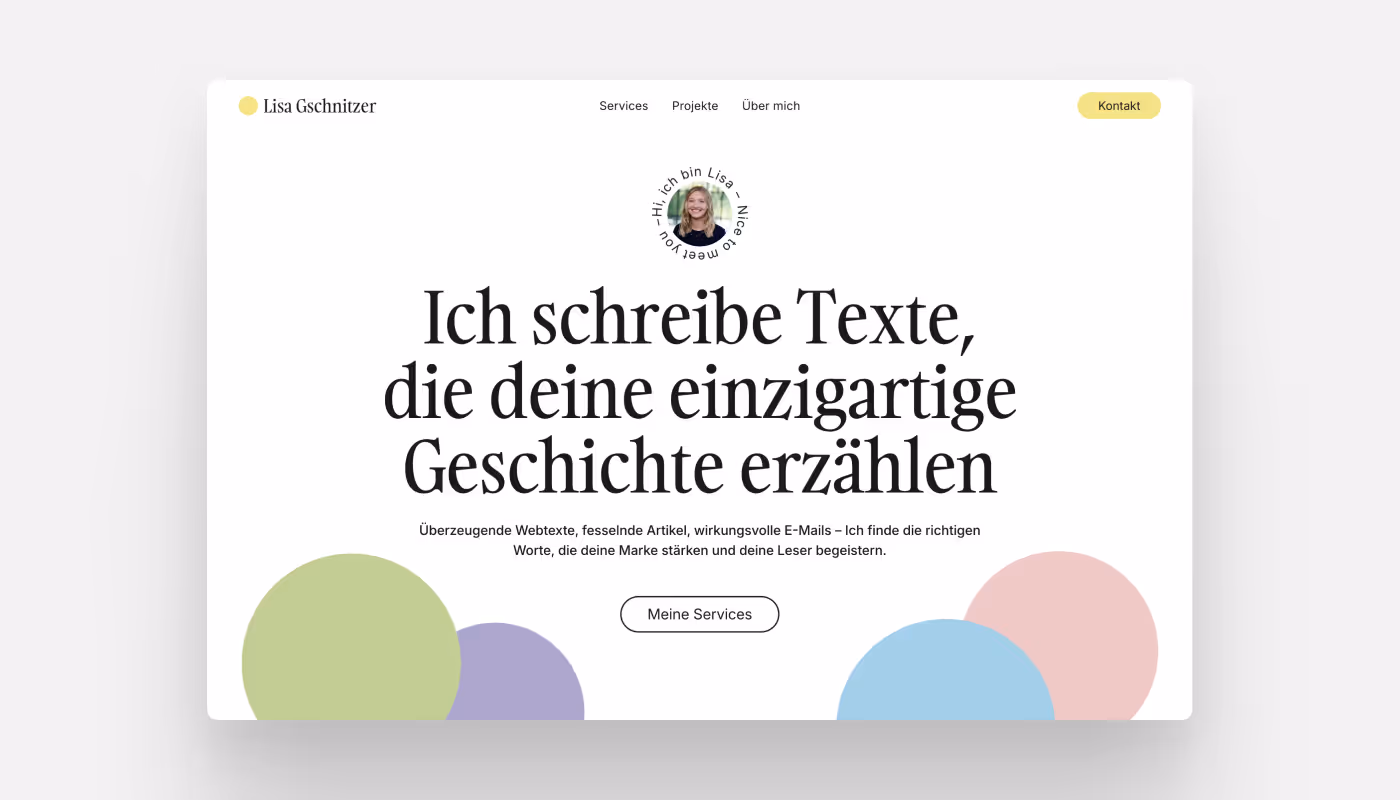 Screenshot of a German copywriter’s homepage with a bold headline and pastel design.