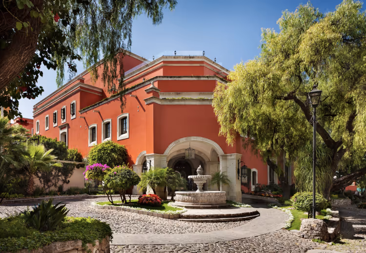 The tranquil exterior of the Rosewood San Miguel de Allende. Image courtesy of the hotel.