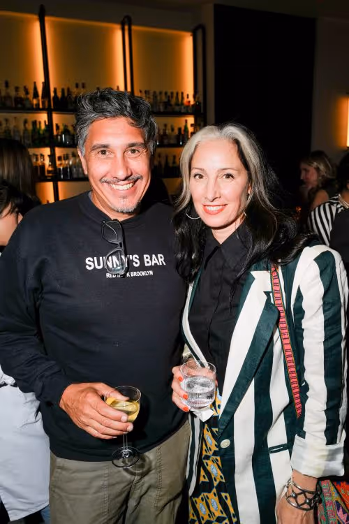 Mark De La Vega, Laura Kirar