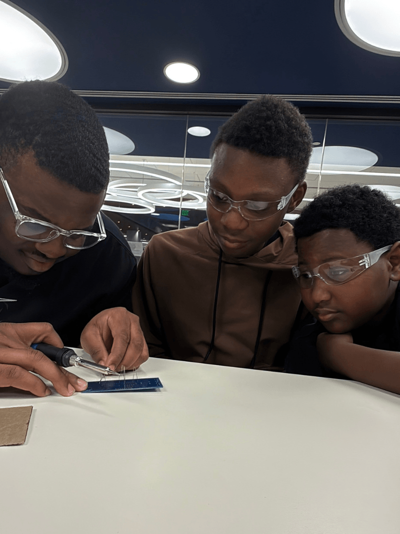 Students building projects in CreativX Lab