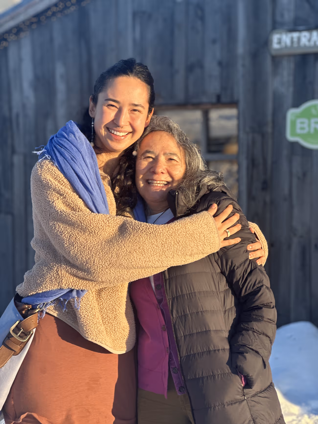 2 women hugging