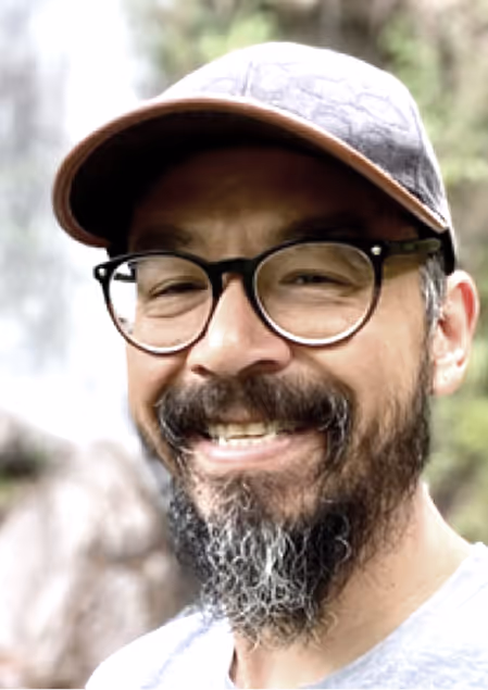A headshot of Warren