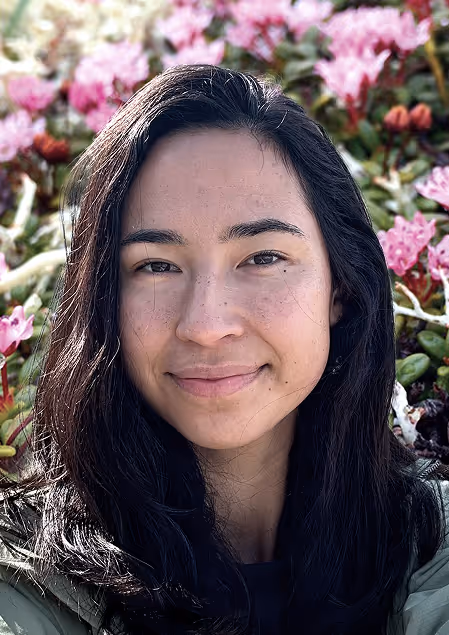 A headshot of Aklaasiaq