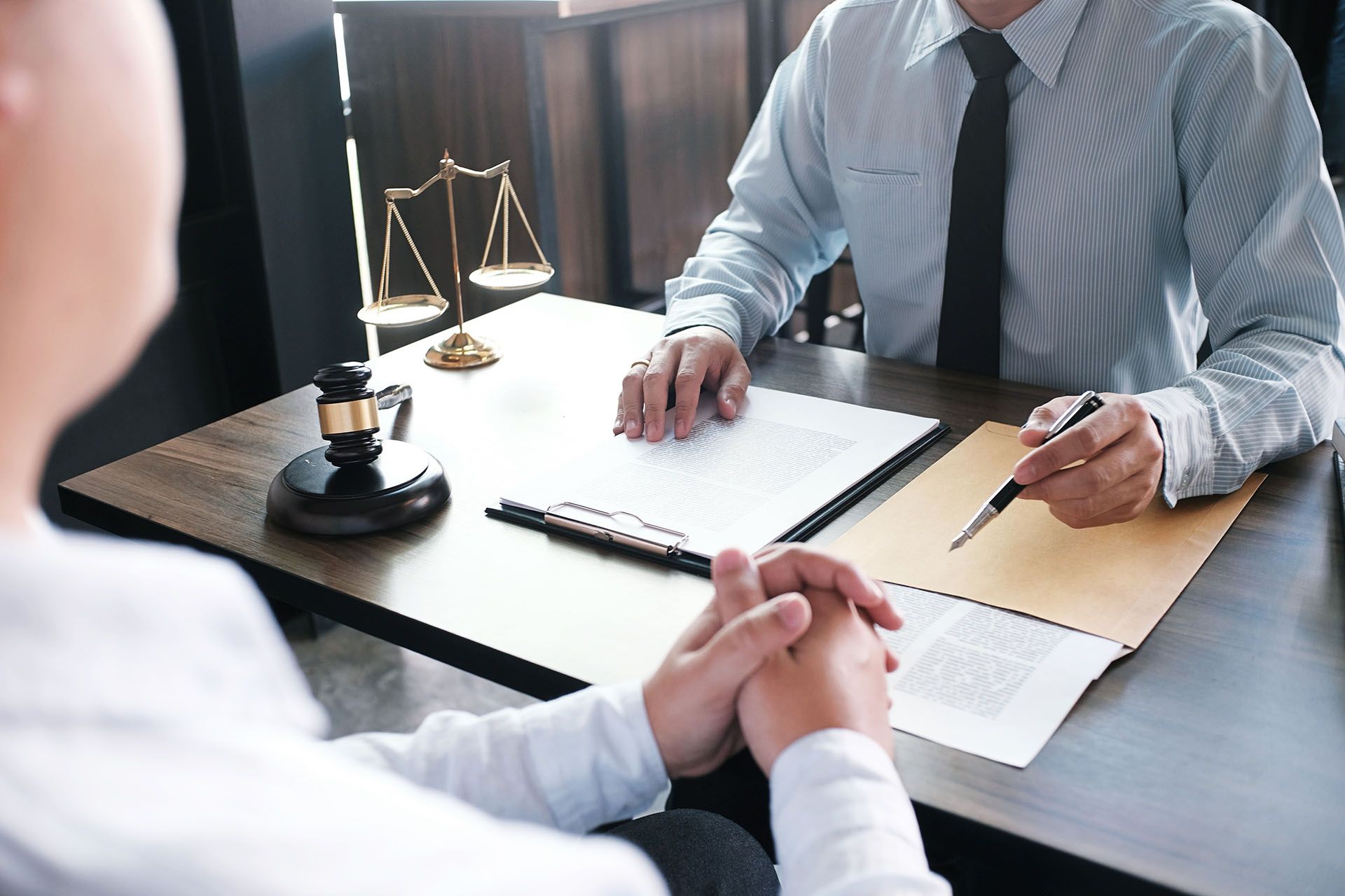Criminal Lawyer vs Civil Lawyer: How to Choose the Right Lawyer for Your Case