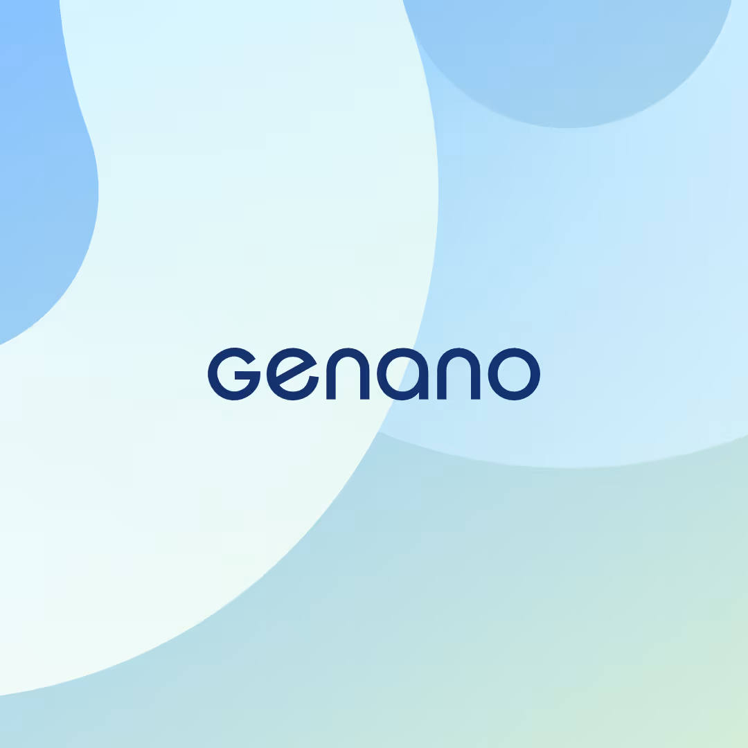 Genano-logo sinisellä ja vihreällä abstraktilla taustalla.