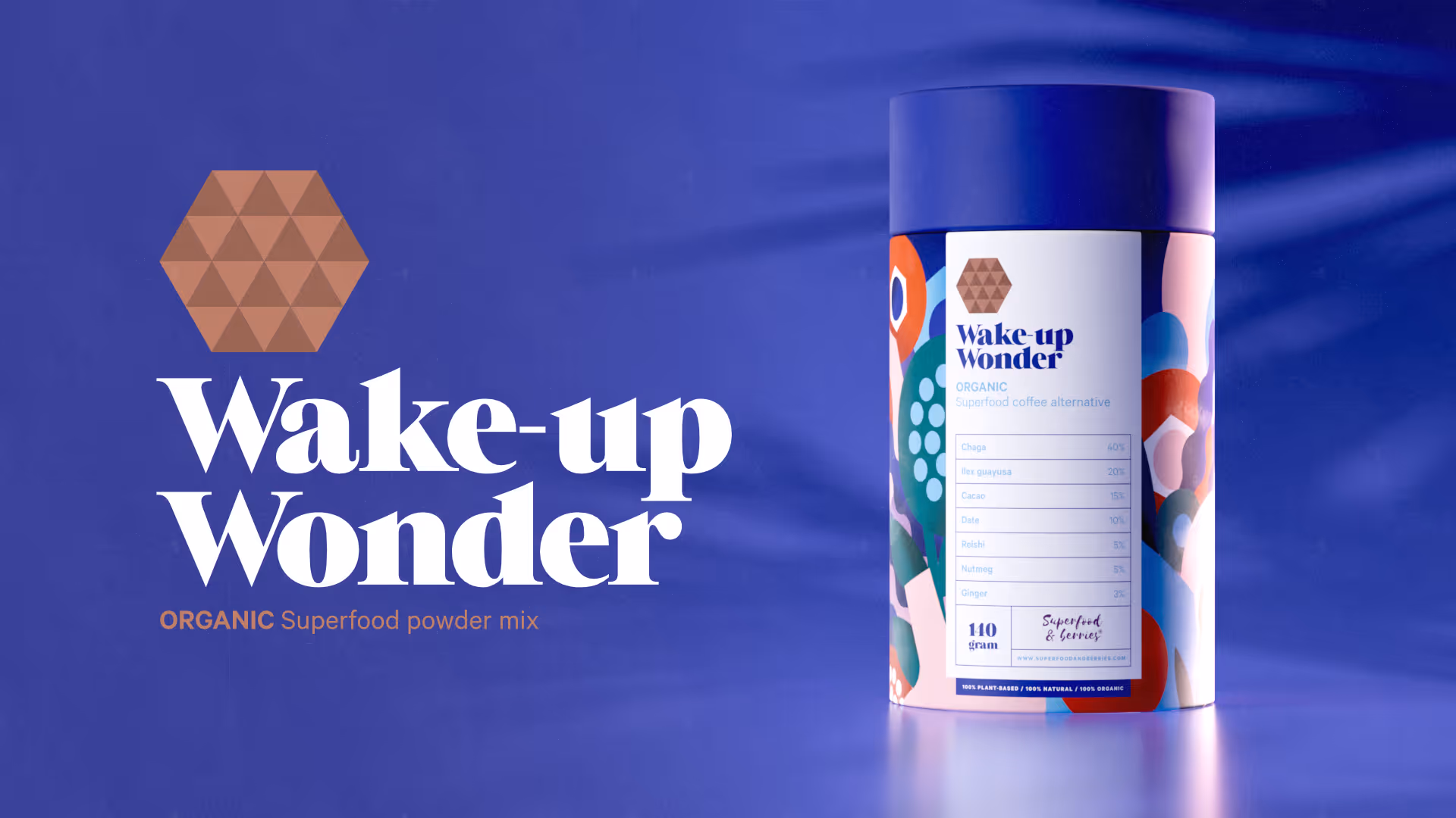 Wake-up Wonder orgaaninen superfood-jauhepurkki sinisellä taustalla, jossa näkyy sekoituksen ainesosaluettelo.