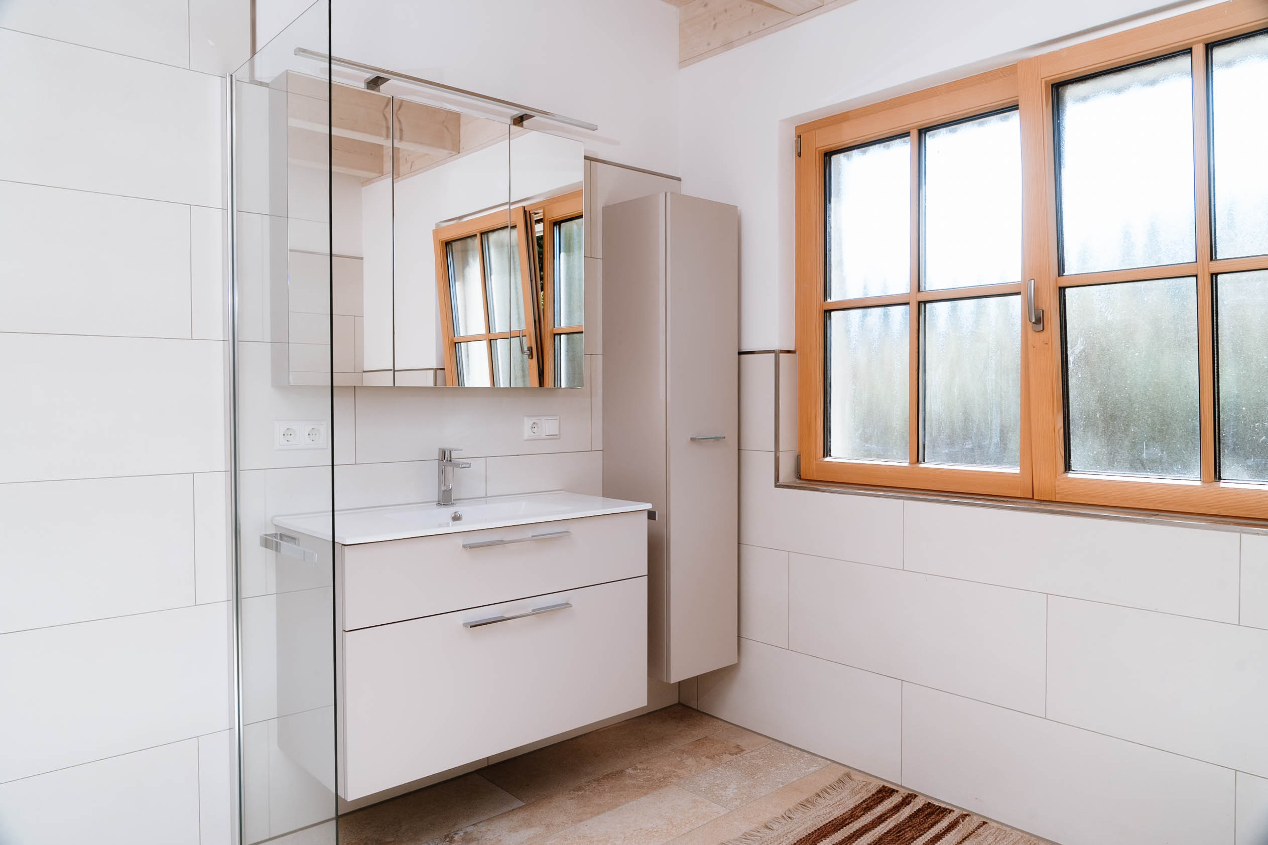 Modernes Badezimmer von Krieger