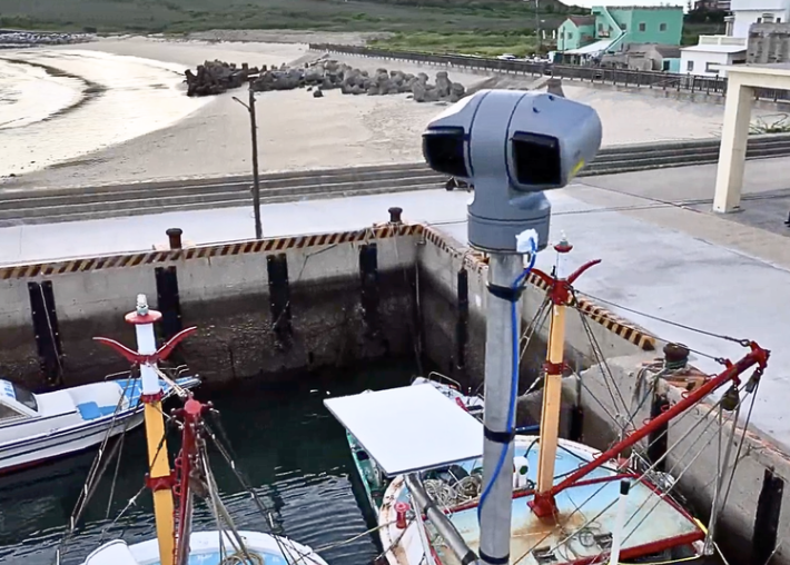 SmartMast sensor unit installed on vessel mast for offshore energy monitoring