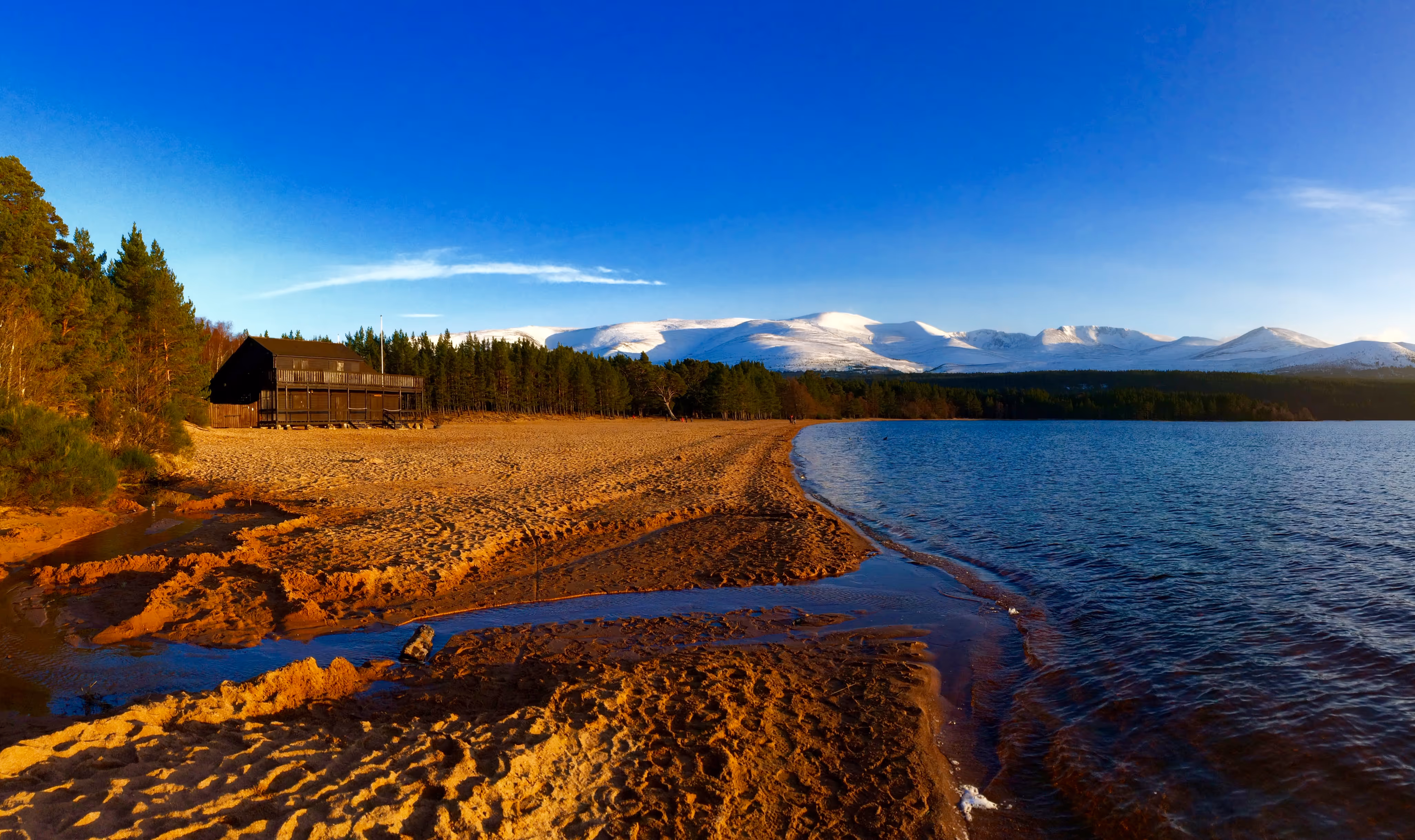 Photo of a lake in Cairngorms