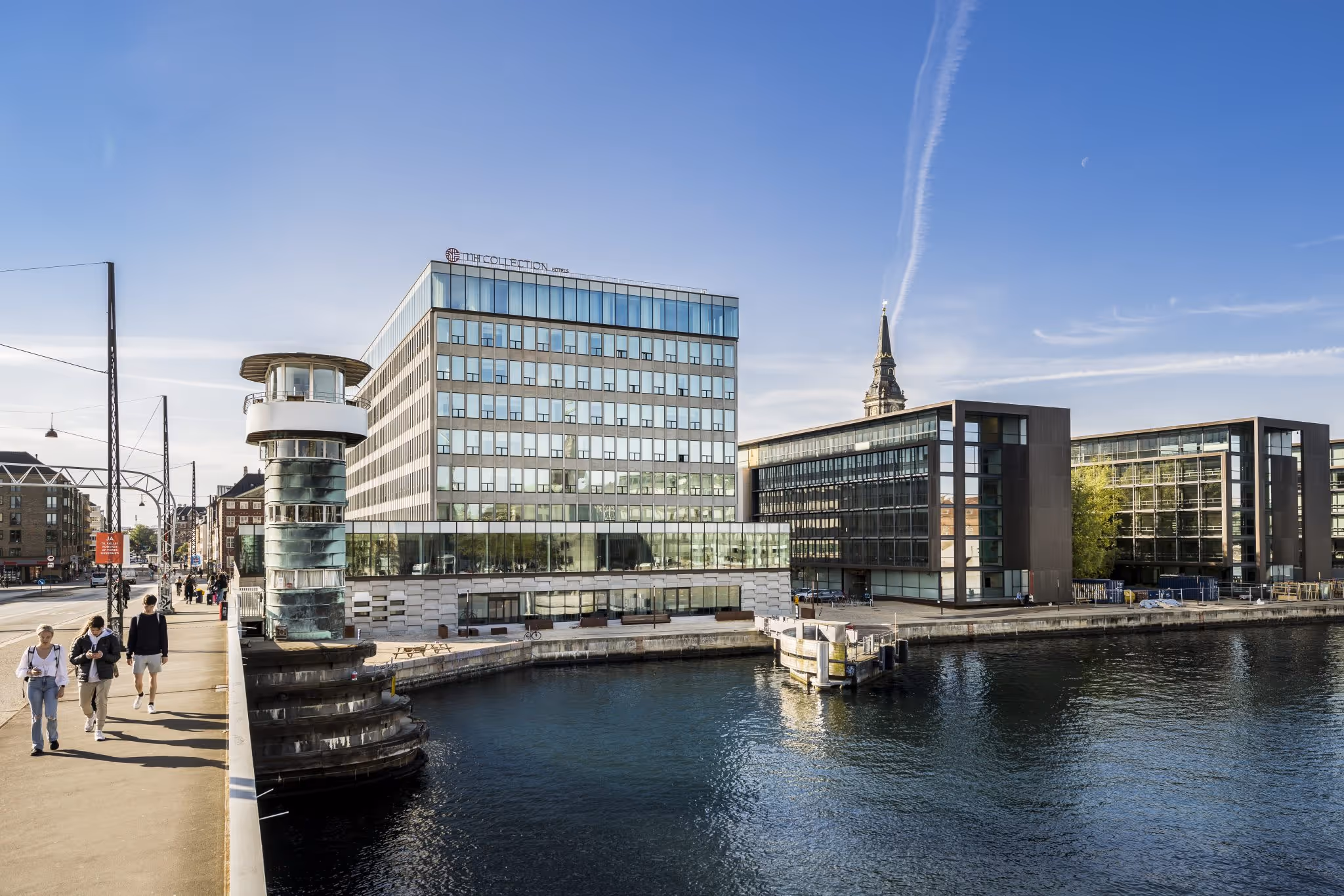 A shot of Restaurant NU&DA just by Knippelsbro in Copenhagen harbor during the summer time.