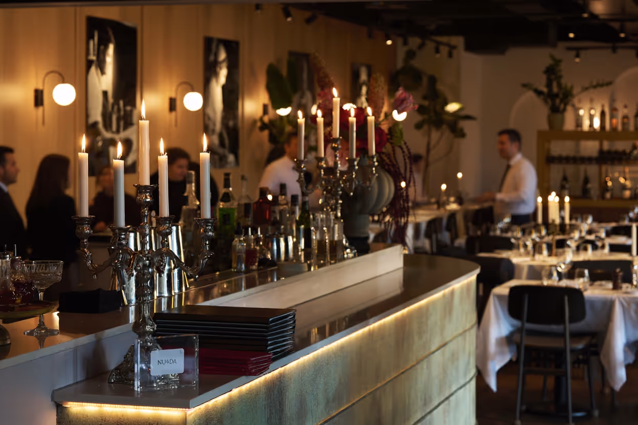 Cozy and romantic dining room at restaurant NU&DA.