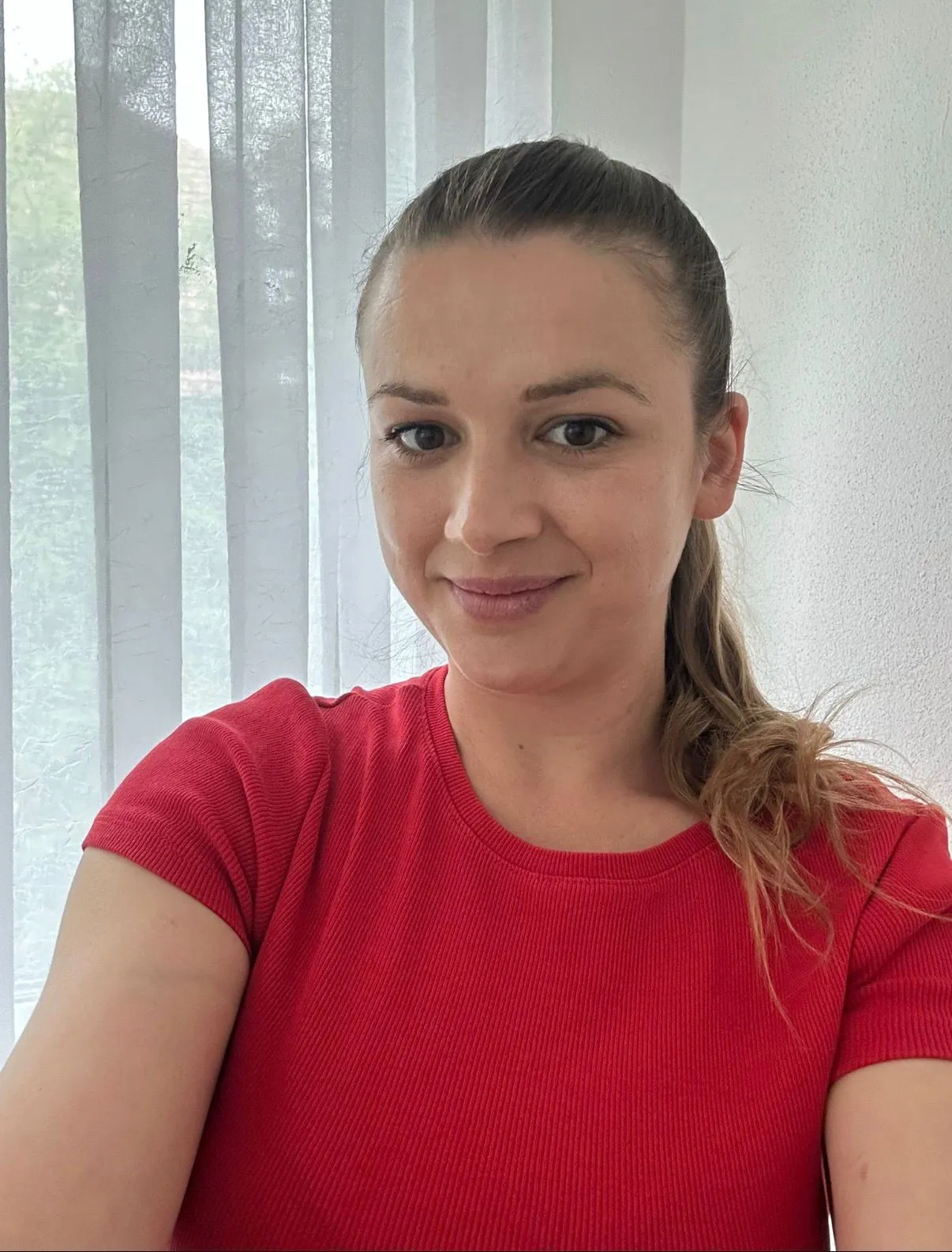 Dragana, Masseurin bei Beautylounge by Bea in Wilhelmsburg, für entspannende Massagen und Wohlbefinden.
