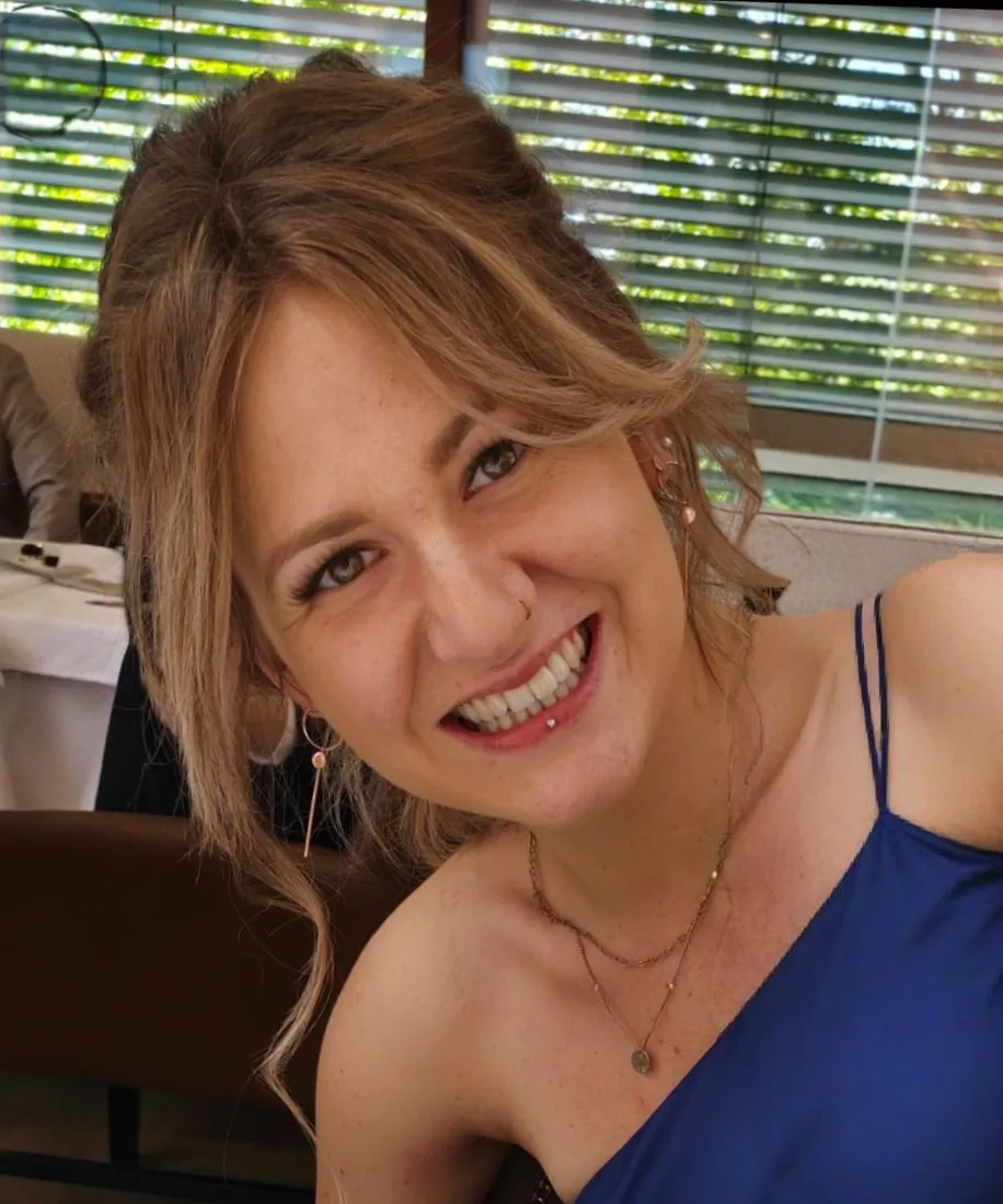 Celina von Beautylounge by Bea in Wilhelmsburg – Wimpernverlängerung, Wimpernverdichtung, Lash Lifting, Gel-Nägel und Hautverjüngung.