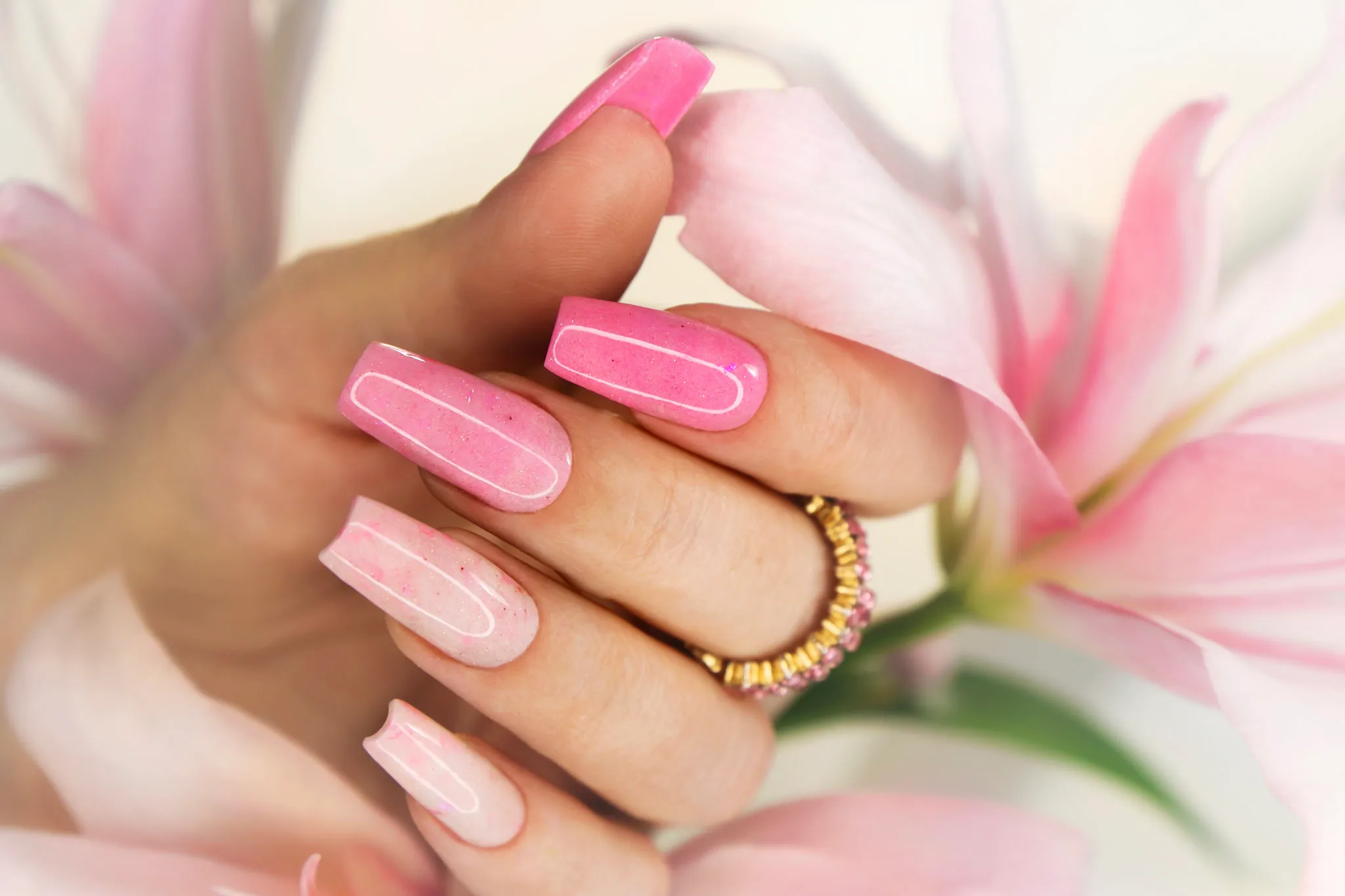 Elegantes Nageldesign mit Gelnägeln in Rosa bei Beautylounge by Bea in Wilhelmsburg.
