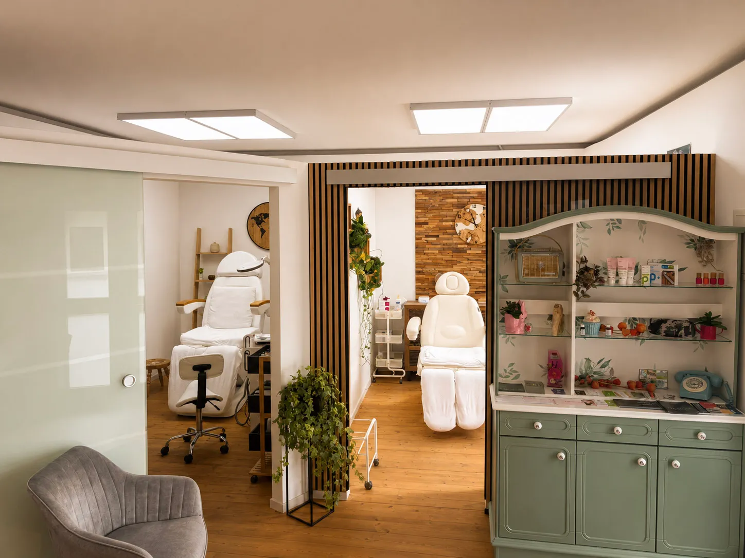 Empfangsbereich der Beautylounge by Bea – modernes Kosmetikstudio in Wilhelmsburg, Niederösterreich.