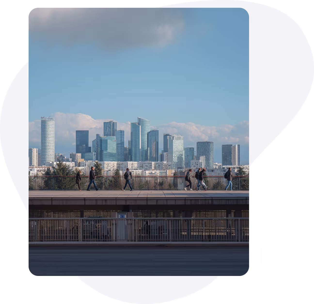 Ingénieur support informatique à Nanterre analysant la stabilité d’un réseau d’entreprise